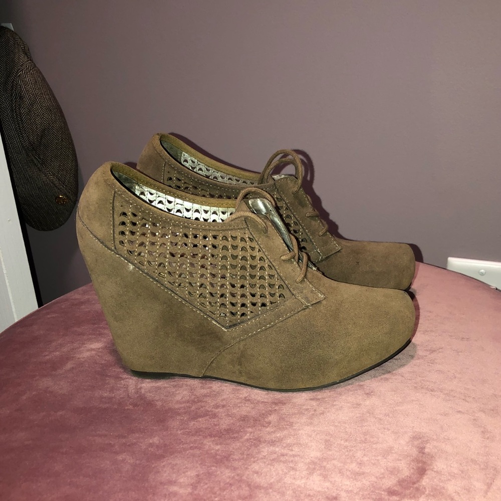 Fergalicious wedge booties size 6
